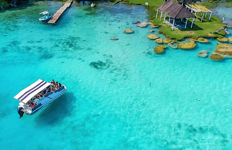 Bacalar y la Laguna de 7 colores